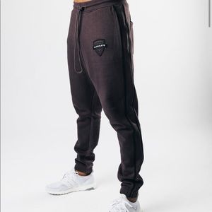 Alphalete Men’s Varsity Joggers in Sparrow